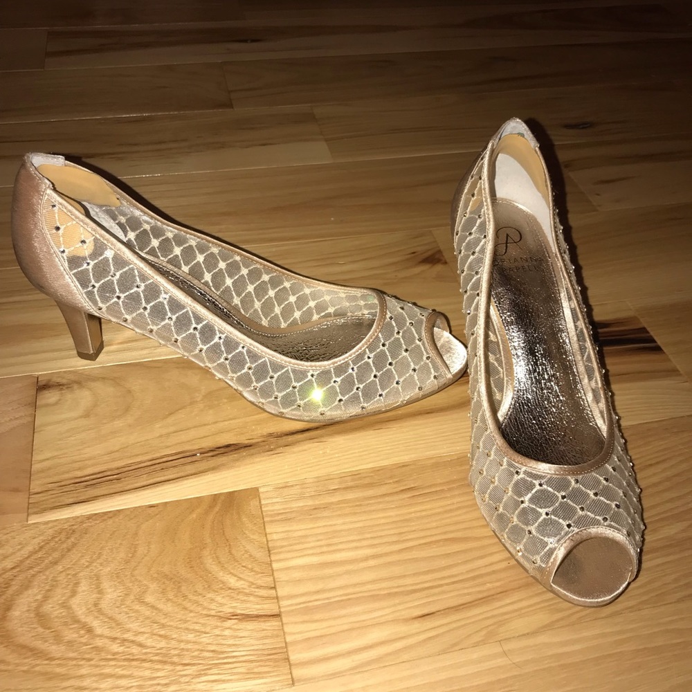 Adrianna Papell gold, sparkly, mesh heels!